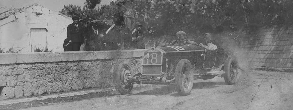 Automobile storica in gara